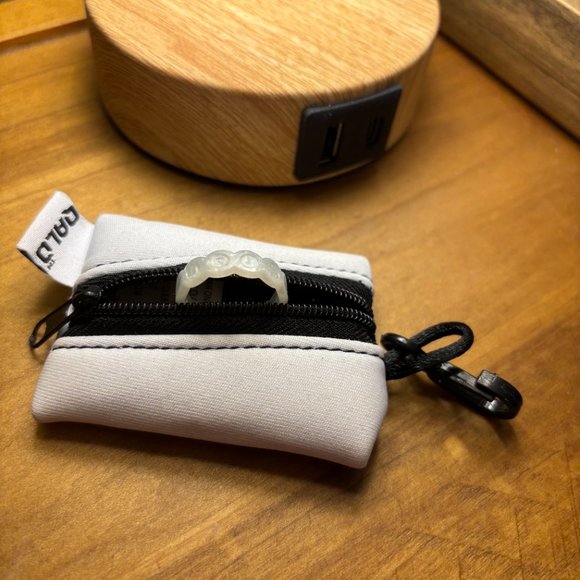 Qalo Silicone Ring, Pearl Scallop Design, Special Wedding Edition - Picture 3 of 4